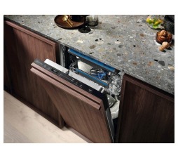 Slika izdelka: Vgradni pomivalni stroj Electrolux EEM43200L, 45cm, inverter motor, 3 predali